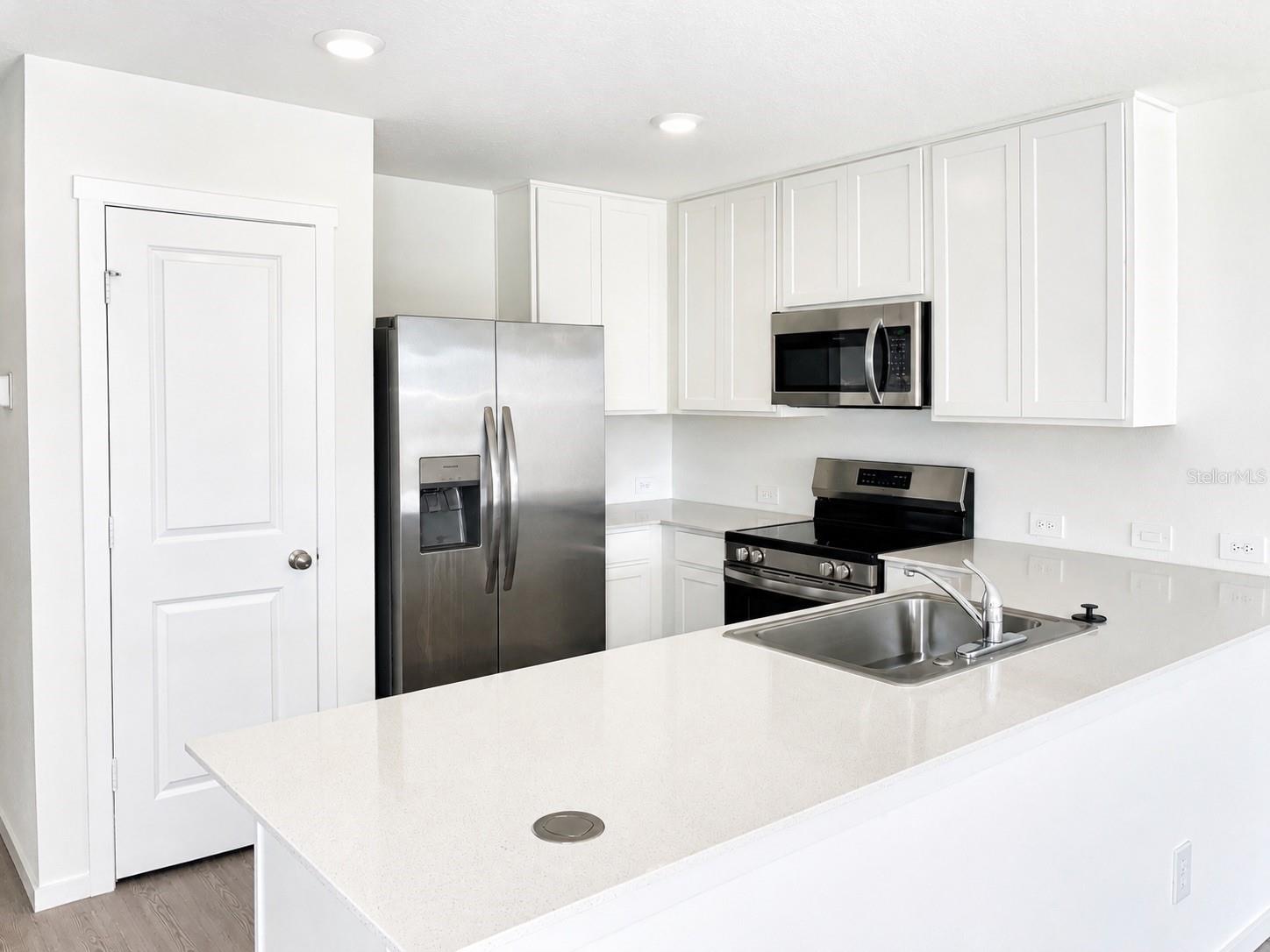 Residential Lease in EAGLE LAKE 3