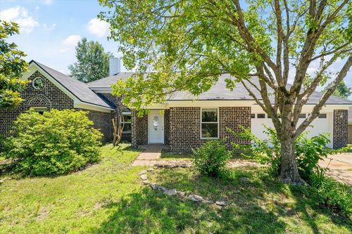 8683 Bazemore Rd, Cordova, TN, 38018-4373 | Card Image