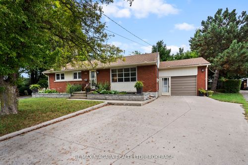 3416 Sheppard Cres, Niagara Falls, ON, L2J2Y1 | Card Image