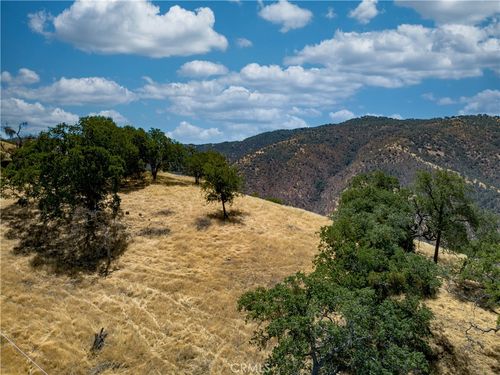 29201 Deertrail Dr, Tehachapi, CA, 93561 | Card Image