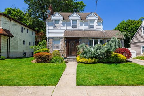 17 Adair Ct, Malverne, NY, 11565-1006 | Card Image