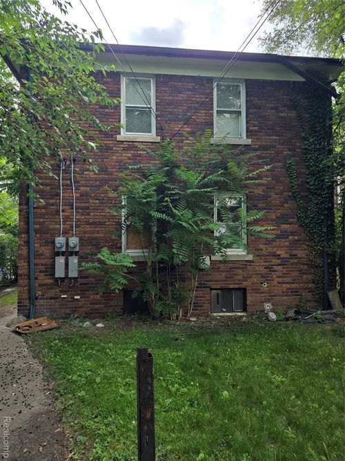 16590 Ilene St, Detroit, MI, 48221-2814 | Card Image