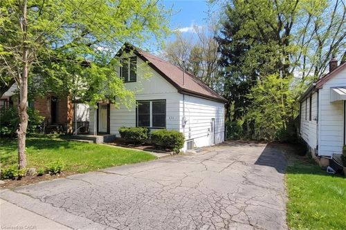 131 Leland St, Hamilton, ON, L8S3A3 | Card Image