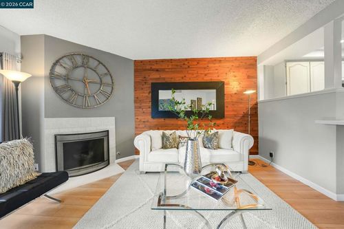 201-25930 Kay Ave, Hayward, CA, 94545-2654 | Card Image