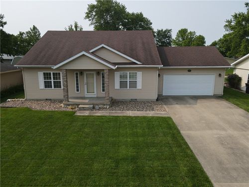 107 W Edgewood Ave, Effingham, IL, 62401-2973 | Card Image