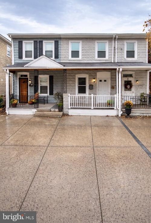 22 Maple St, CONSHOHOCKEN, PA, 19428-1826 | Card Image