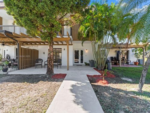 66d-6885 Nw 169th St, Hialeah, FL, 33015-4288 | Card Image