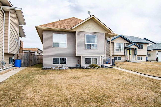 54 Mcdougall, Home with 3 bedrooms, 2 bathrooms and 4 parking in Penhold AB | Image 3