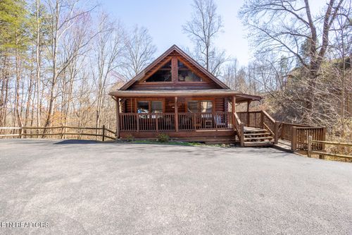 336 Big Bear Way, Pigeon Forge, TN, 37863-6231 | Card Image
