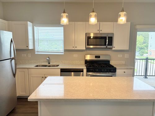 apt-2d-855 E Main St, East Dundee, IL, 60118-0040 | Card Image