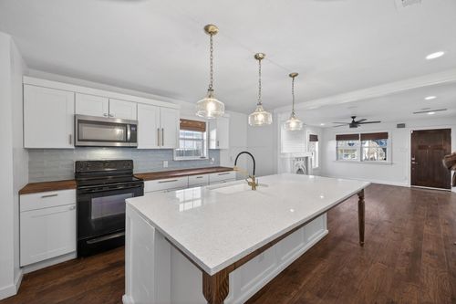 1219 S Waverly Dr, Dallas, TX, 75208-7146 | Card Image