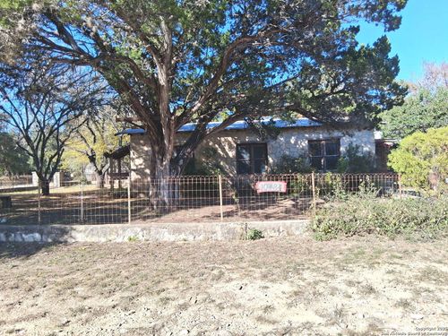 10484 Park Road 37, Lakehills, TX, 78063-6815 | Card Image