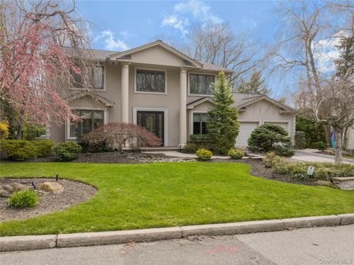 16 Long Acre Ln, Dix Hills, NY, 11746-7926 | Card Image