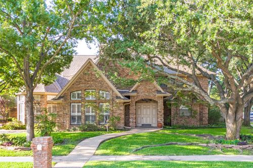 3840 Edgewater Dr, Bedford, TX, 76021-2552 | Card Image