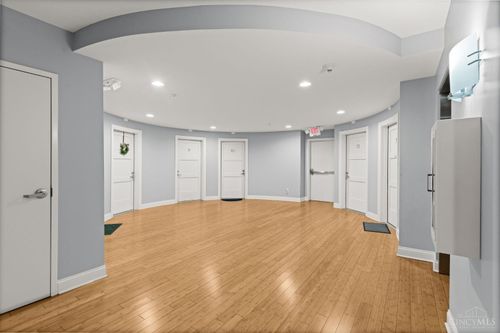 1326 Vine St, Cincinnati, OH, 45202-7622 | Card Image