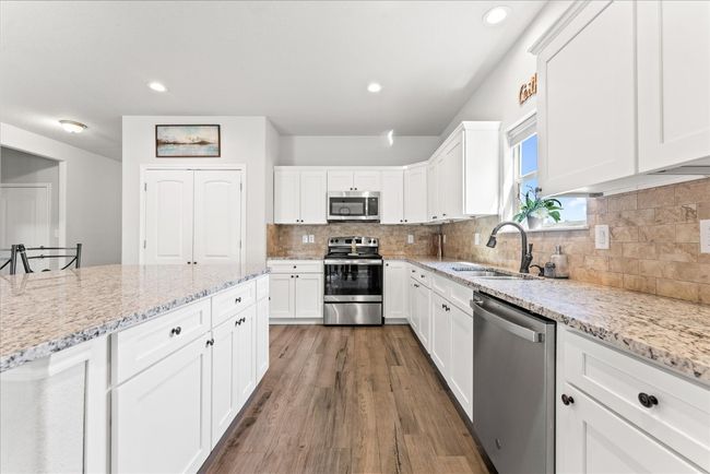 113 Tonkawa Dr, House other with 3 bedrooms, 2 bathrooms and 2 parking in Paige TX | Image 13