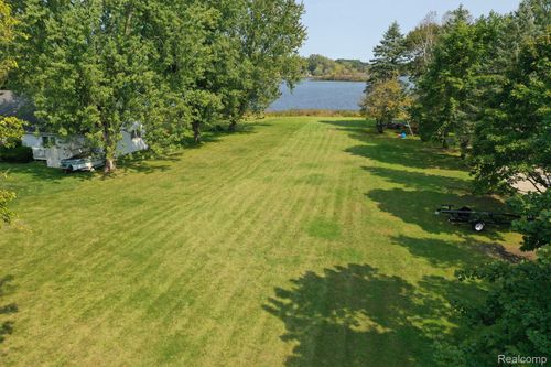 000 E Mi State Road 36, Hamburg, MI, 48139 | Card Image