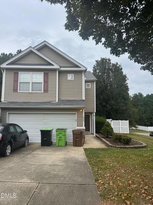 225 Hazelmere Dr, Holly Springs, NC, 27540-7543 | Card Image