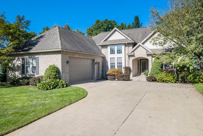 16438 Vintage Drive, House other with 3 bedrooms, 3 bathrooms and null parking in Fenton MI | Image 1