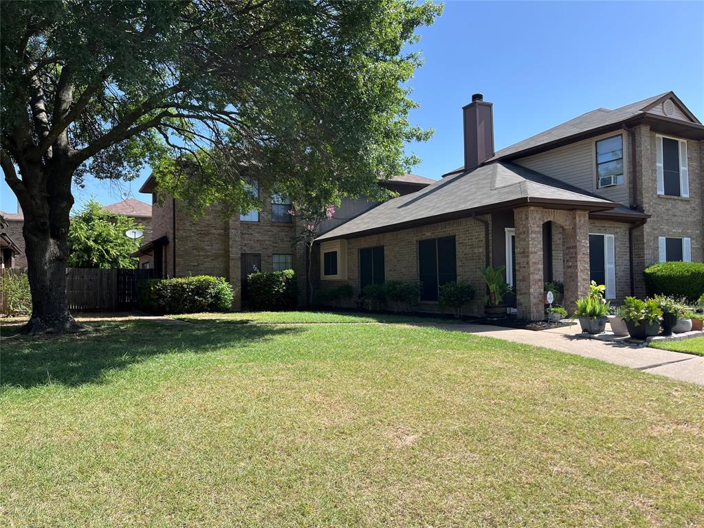 Cresent Dr, Desoto, TX 75115
