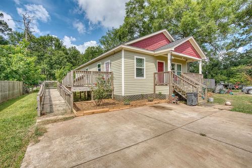 227 County Road 852, Buna, TX, 77612-2718 | Card Image