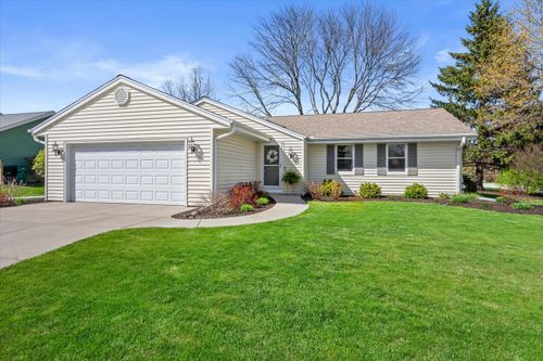 N76W15272 Prairie Ln, Menomonee Falls, WI, 53051-4271 | Card Image