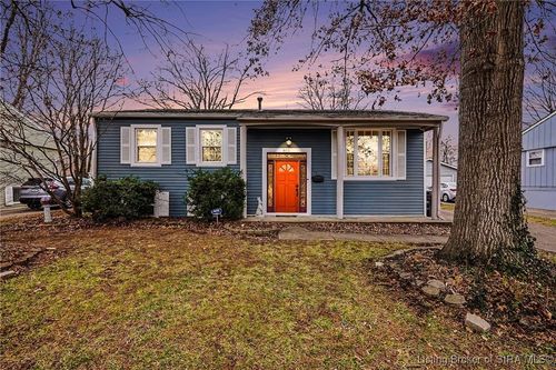 811 Lilly Ln, Jeffersonville, IN, 47130-4946 | Card Image