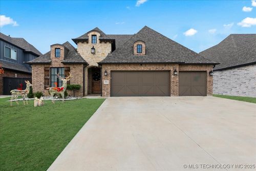 8704 Quanah Ave, Tulsa, OK, 74132-3552 | Card Image