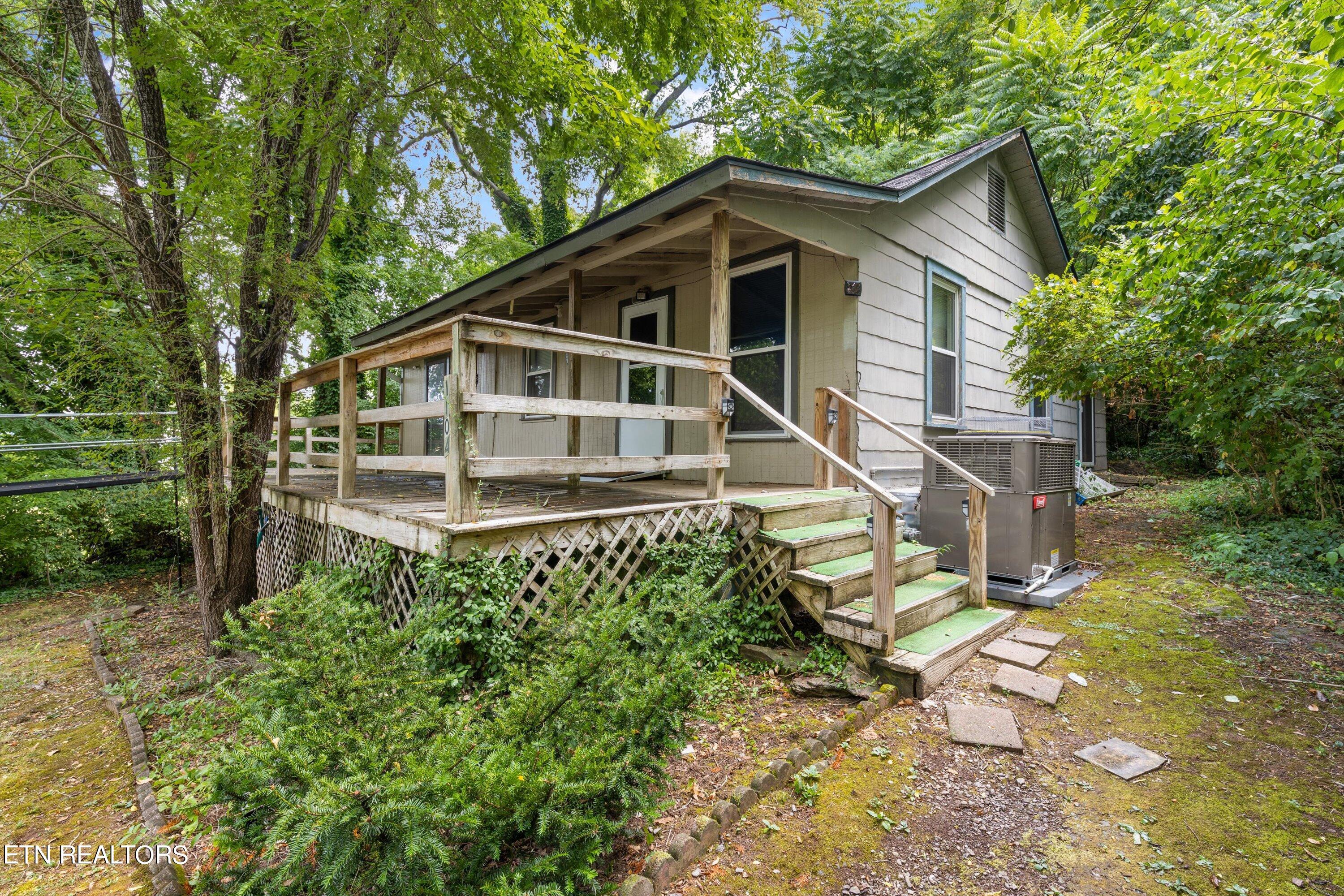 Plyly St, Knoxville, TN 37920