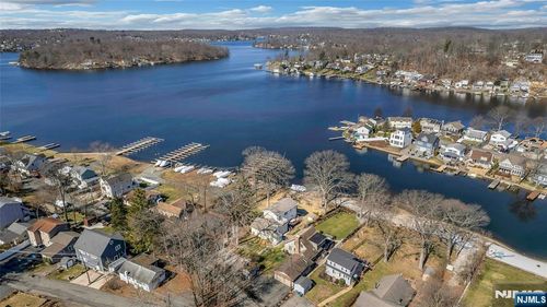 32 Mcnabb Rd, Lake Hopatcong, NJ, 07849-1731 | Card Image