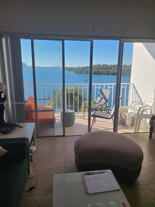 apt-318-500 Bayview Dr, Sunny Isles Beach, FL, 33160-4748 | Card Image