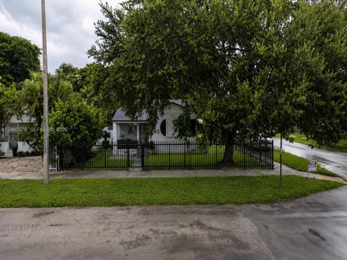 1501 Nw 42nd St, Miami, FL, 33142-4815 | Card Image