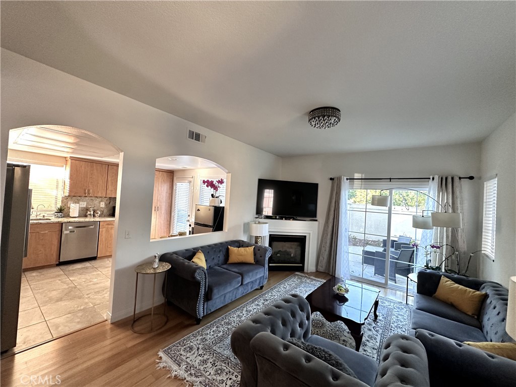 Residential Lease in Lake Forest 3