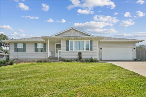 2205 Daleview Dr, Marion, IA, 52302-5161 | Card Image