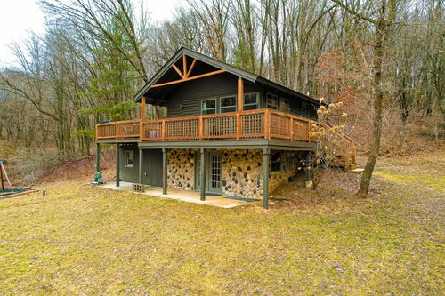 W10448 Whippoorwill Ln, Elroy, WI, 53929-8926 | Card Image
