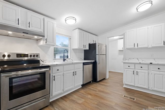 15024 Mesquite St, House other with 3 bedrooms, 2 bathrooms and null parking in Lytle TX | Image 8