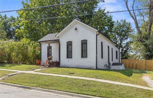 506 N Washington Ave, Warrensburg, MO, 64093-1346 | Card Image