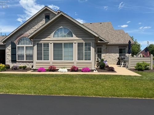 2749 Canterbury Cir, Port Clinton, OH, 43452 | Card Image