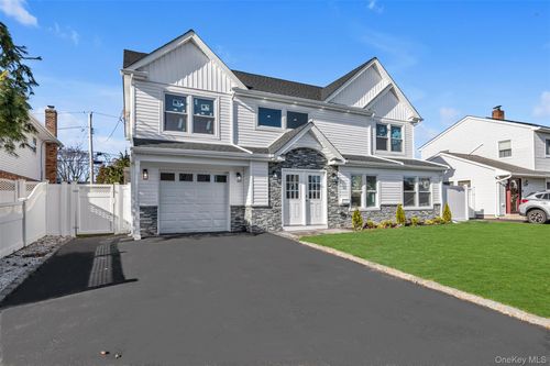 33 Prentice Rd, Levittown, NY, 11756-5219 | Card Image