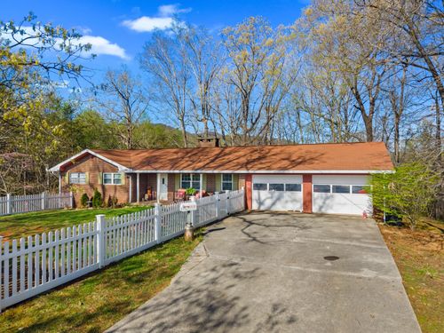 1060 Sunset Cir, Newport, TN, 37821-7509 | Card Image