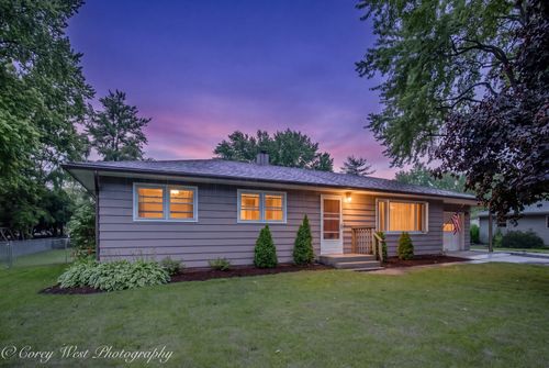 220 Swanson Rd, Sycamore, IL, 60178-1120 | Card Image