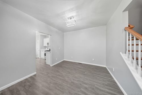 30 Avoncroft Ln, Middletown, NY, 10940-5078 | Card Image