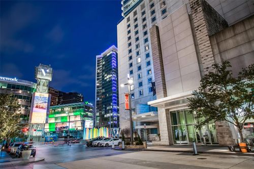 apt-1809-2430 Victory Park Ln, Dallas, TX, 75219-7605 | Card Image