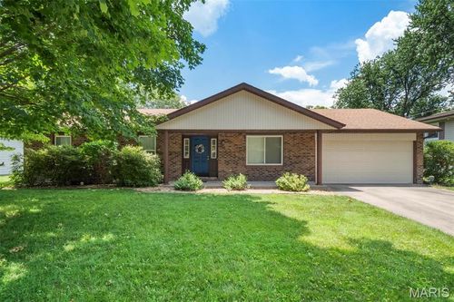 33 Village Dr, Swansea, IL, 62226-1846 | Card Image