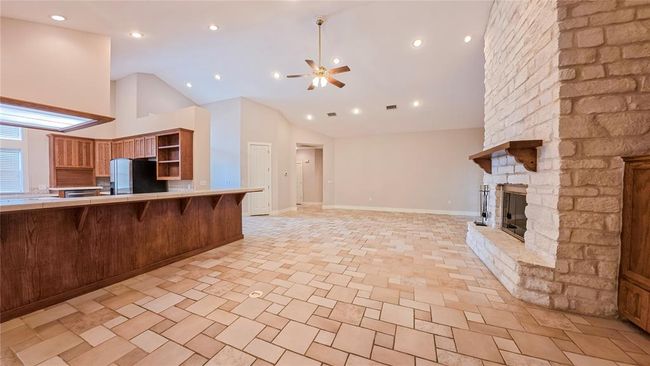 1212 W North St, House other with 3 bedrooms, 3 bathrooms and 2 parking in Louise TX | Image 16