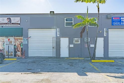 1670 W 31st Pl, Hialeah, FL, 33012 | Card Image