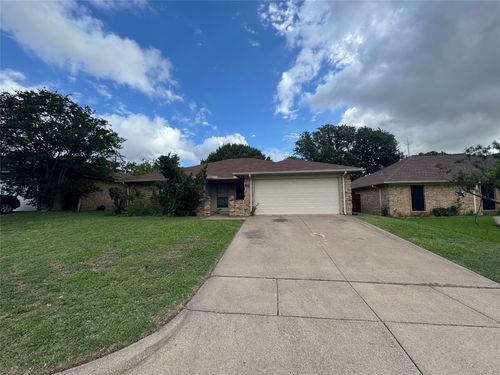 1940 Willow Vale Dr, Fort Worth, TX, 76134-8426 | Card Image