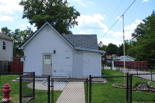 202 S Church St, Brooklyn, IN, 46111-9716 | Card Image