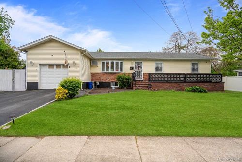 10 Francisco Avenue, Islip, NY, 11722 | Card Image