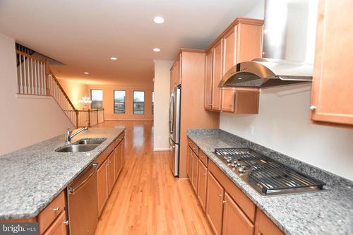 42452 Dogwood Glen Sq, STERLING, VA, 20166-2717 | Card Image